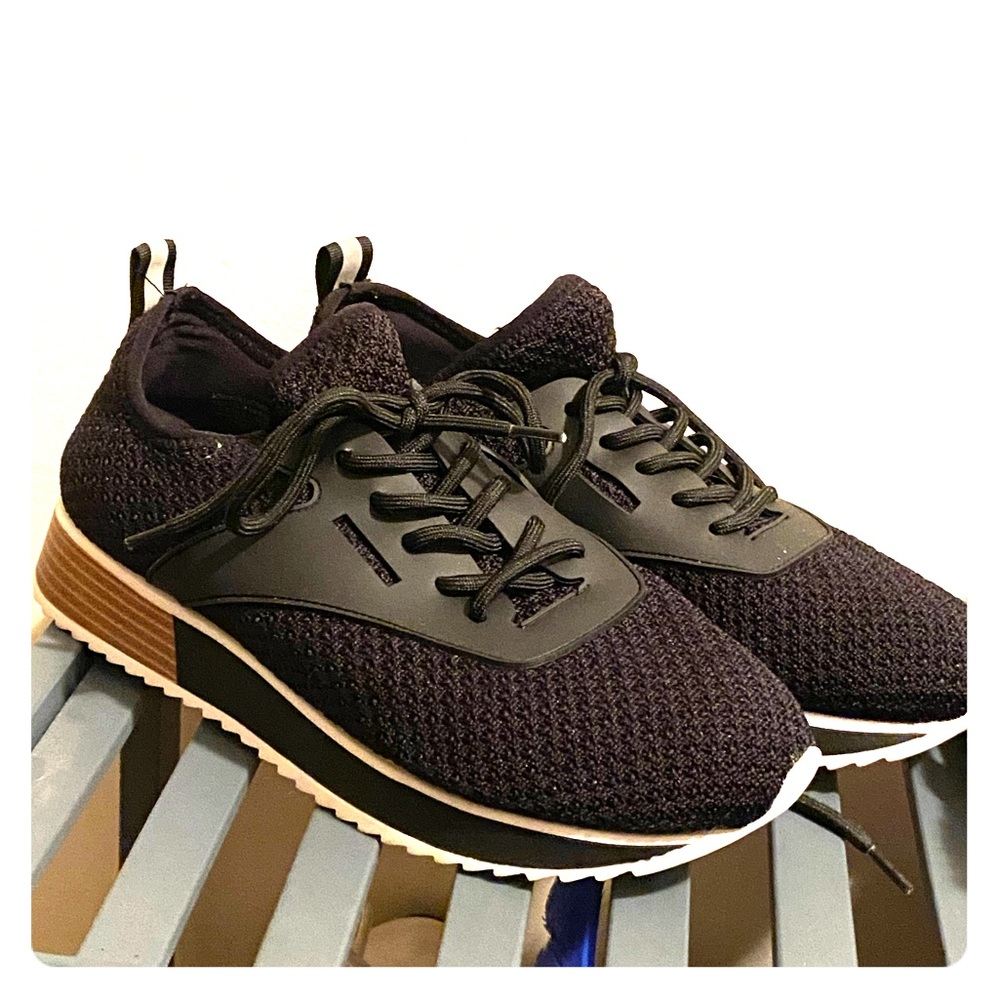 Size 8 Steve Madden black sneakers!  So cute!